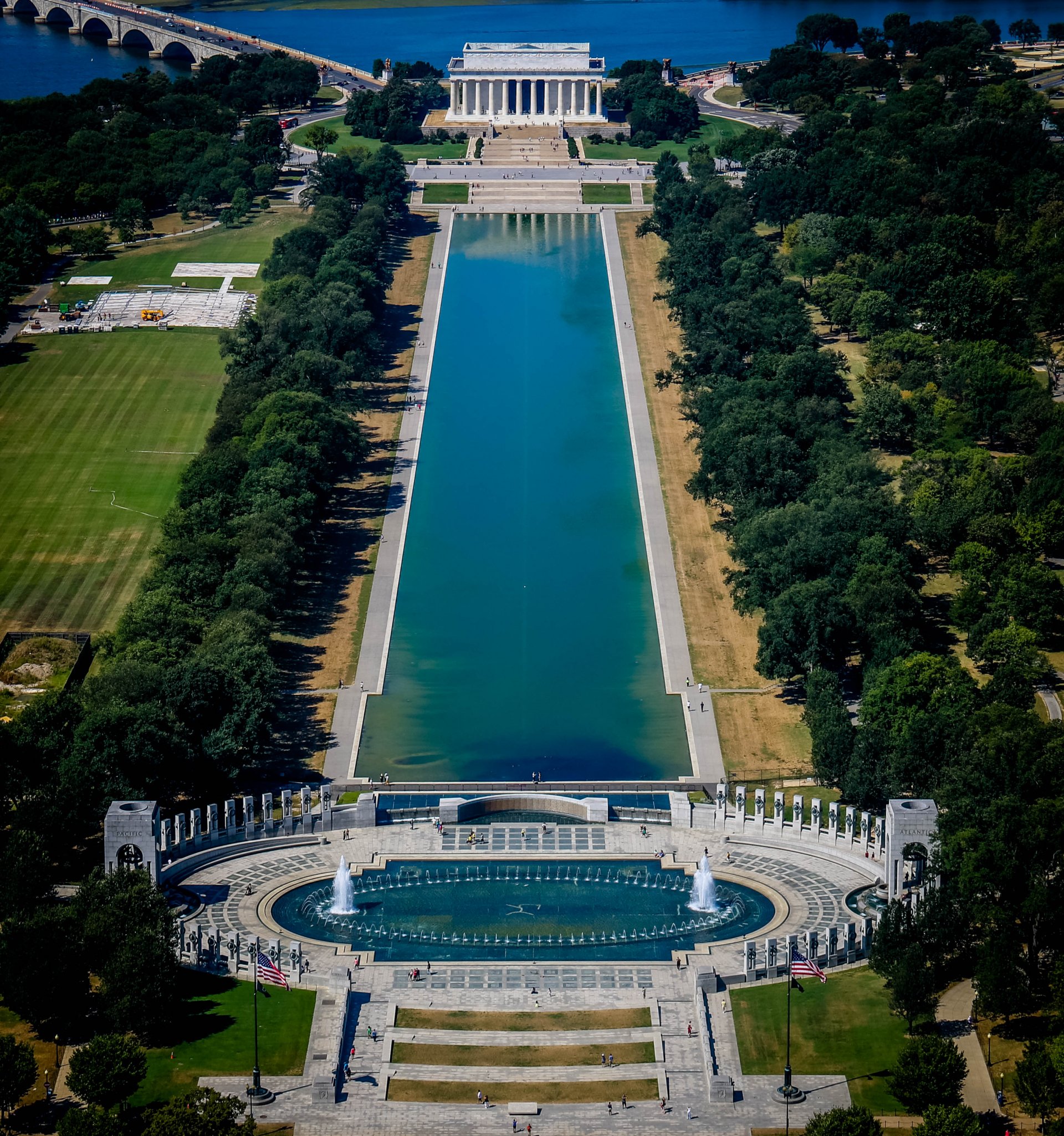 Lincoln And Wwii Memorials